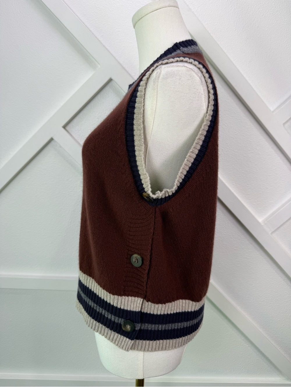 Diega PUMIO 100% Extra Fine Merino Wool Sweater Vest Side Button Medium Brown - Picture 5 of 10
